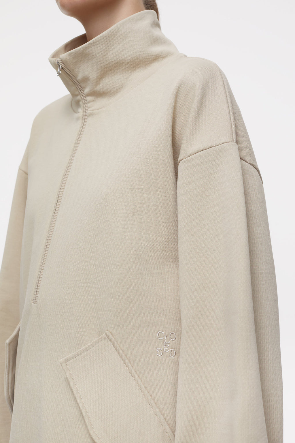 HALF ZIP SWEATSHIRT