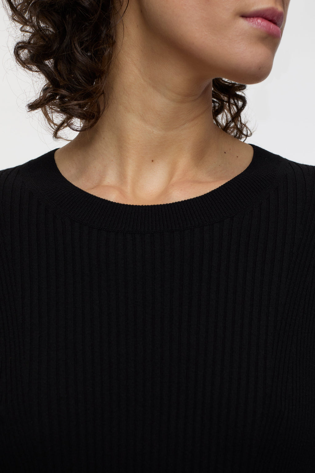 CREW NECK LONG SLEEVE