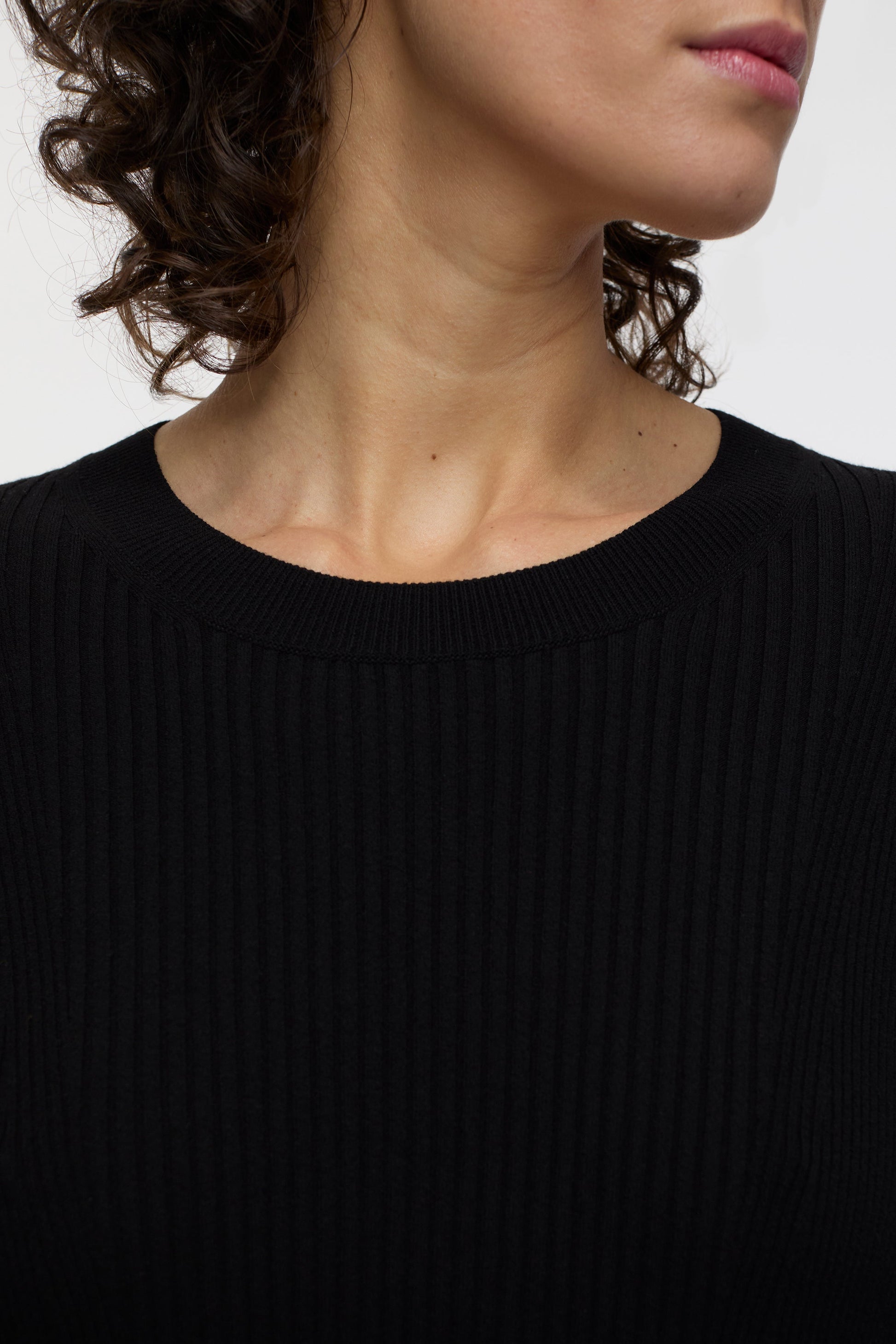 CREW NECK LONG SLEEVE