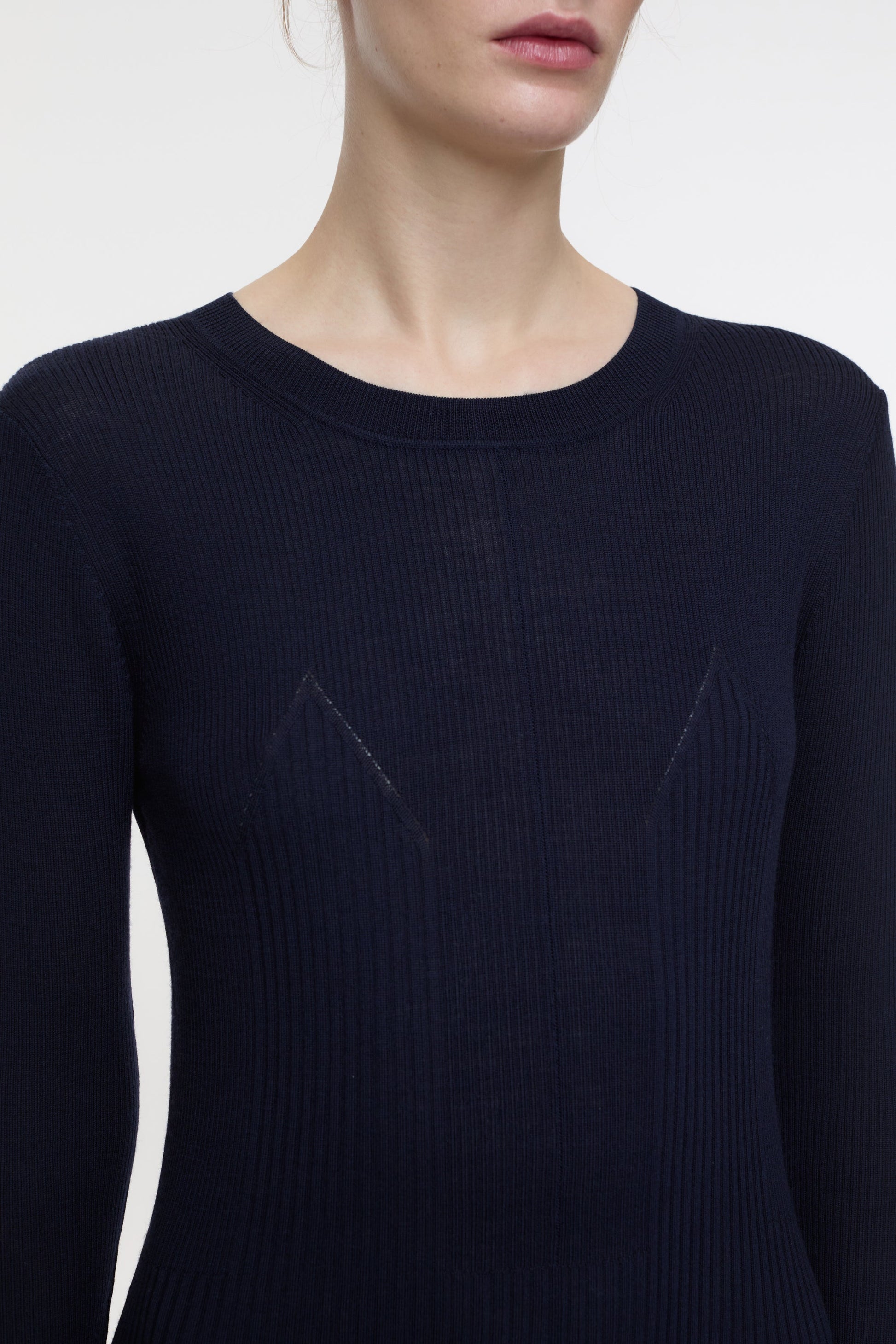 CREW NECK LONG SLEEVES